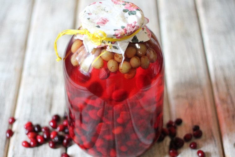 Компот из кизила и винограда на зиму