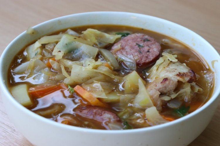 Капустняк с фасолью в казане на костре