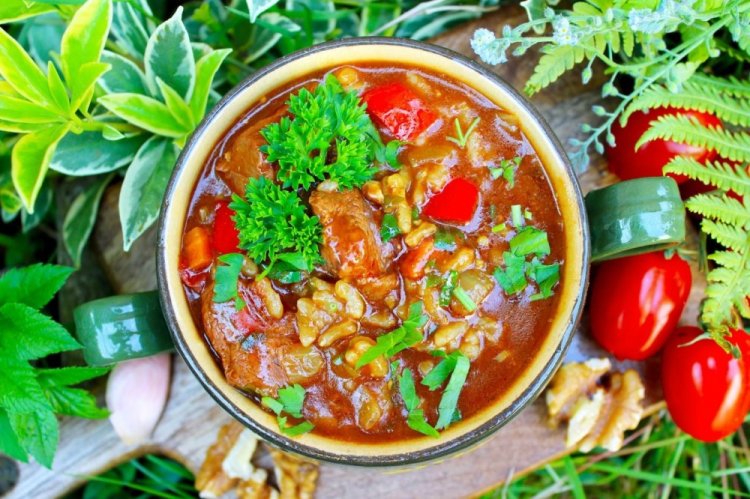 Суп харчо в казане на костре