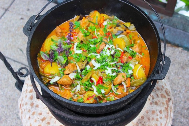 Солянка в казане на костре