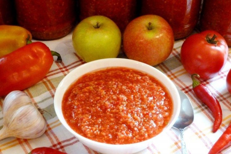 Аджика с хреном и яблоками на зиму