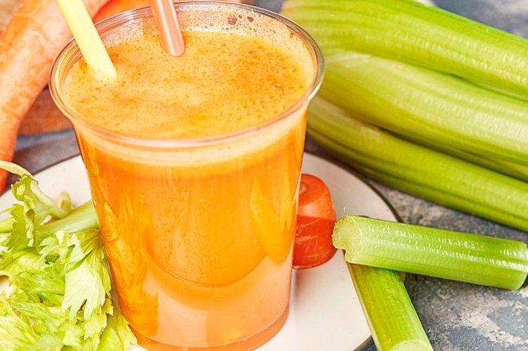 Сок из сельдерея и моркови