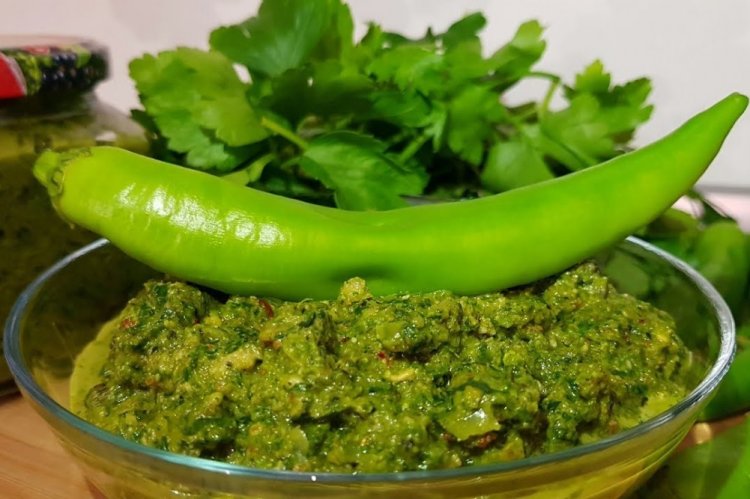 Зеленая аджика с хреном и сельдереем