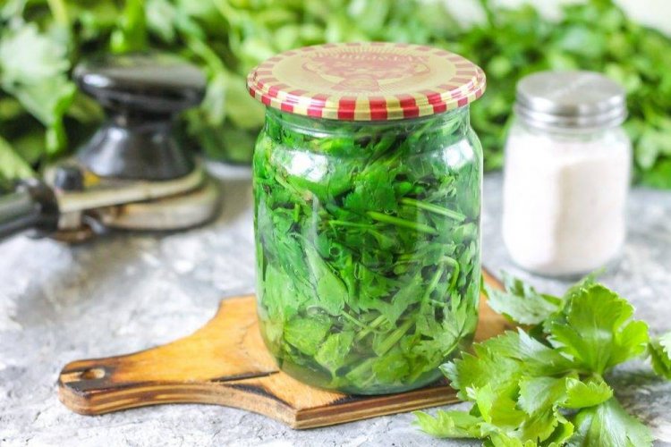 Маринованные листья сельдерея на зиму