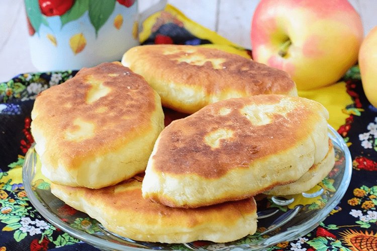 Жареные пирожки с яблоками