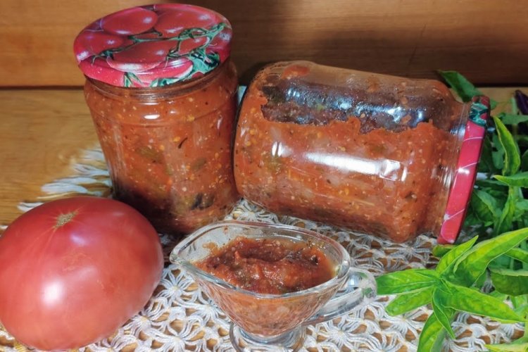 Томатный соус с луком и базиликом на зиму