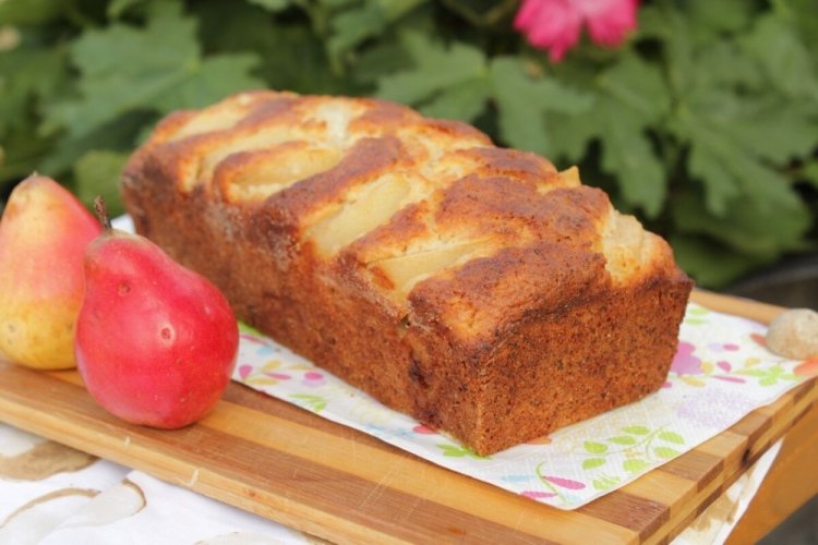 Кекс с грушей и орехами
