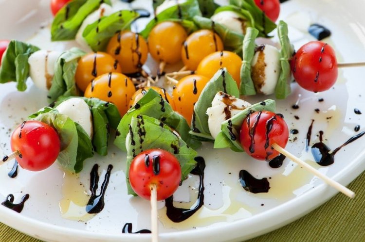 Канапе с физалисом и помидорами черри