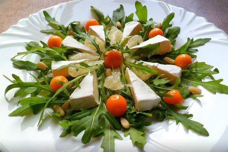 Салат из физалиса и рукколы