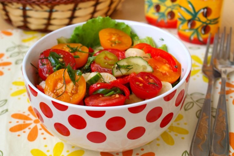 Овощной салат с физалисом