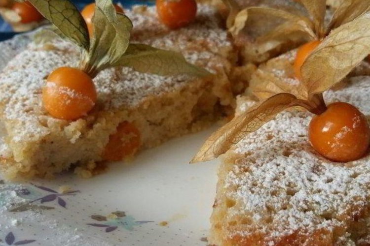 Ореховый пирог с физалисом