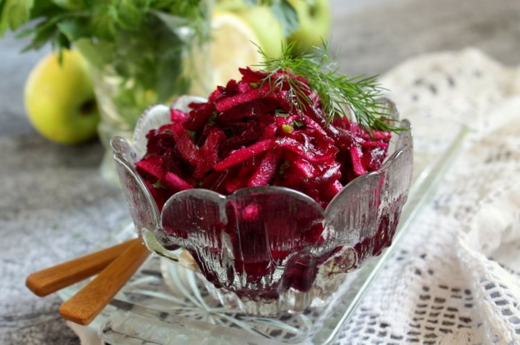 Салат из свеклы с яблоками на зиму