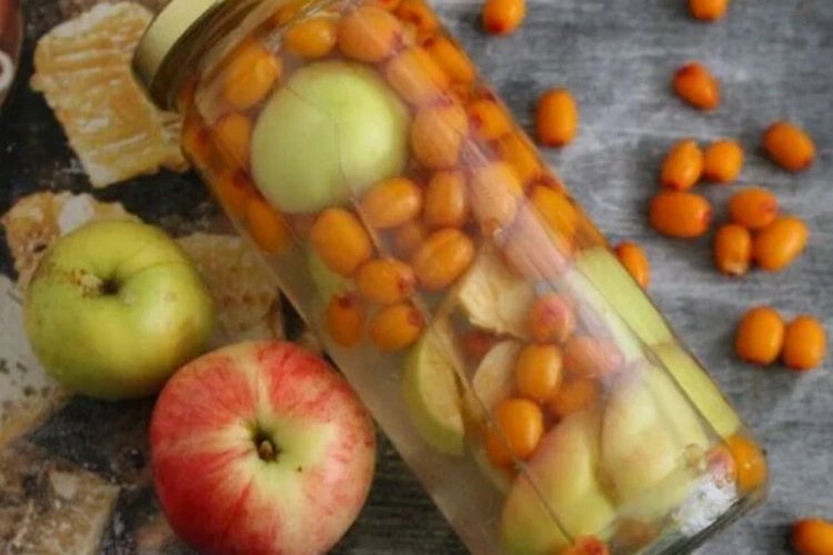 Компот из облепихи и яблок на зиму