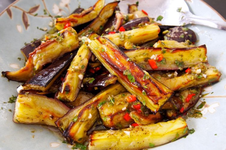 Жареные баклажаны в соевом соусе