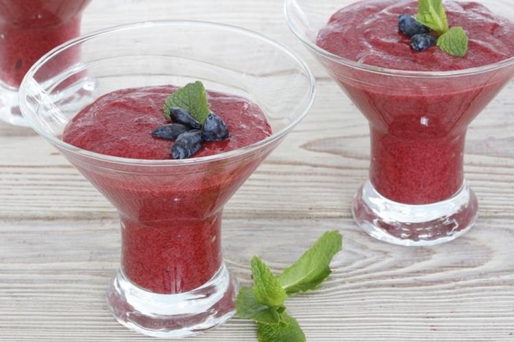 Мусс из жимолости с манкой