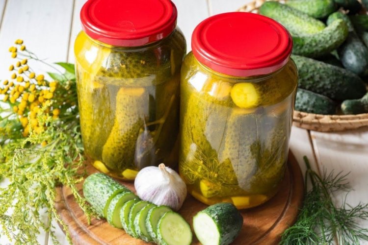 Огурцы с куркумой и горчицей на зиму