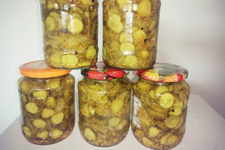 Огурцы с луком и куркумой на зиму