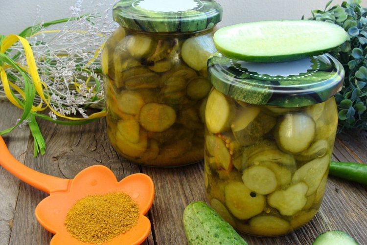 Огурцы с куркумой и медом на зиму