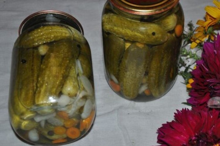 Корнишоны с луком на зиму