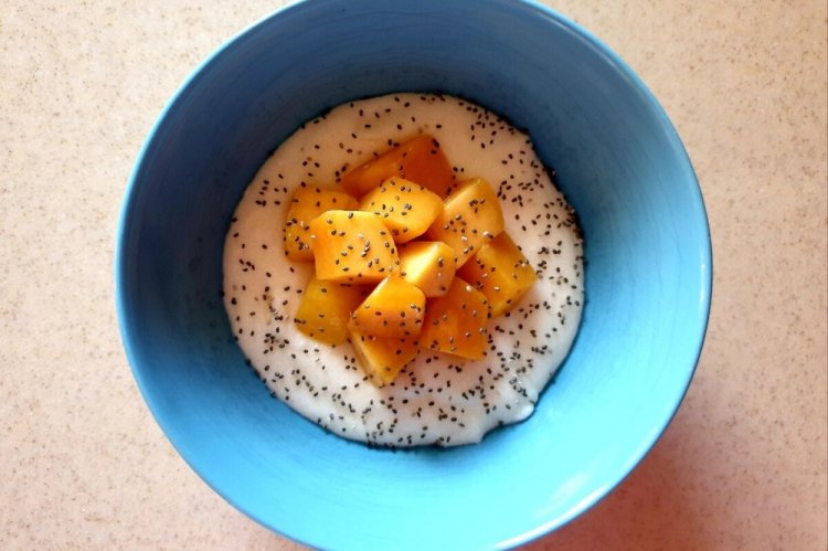 Манная каша с манго на кокосовом молоке