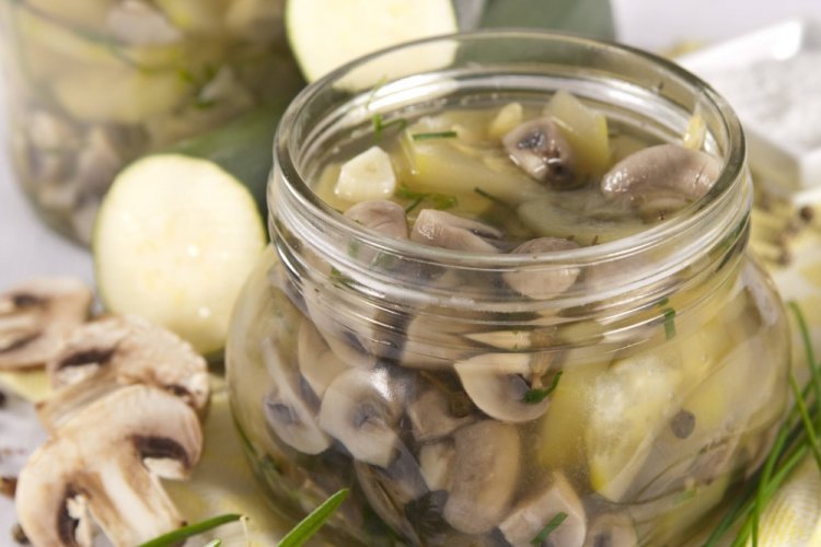 Шампиньоны с кабачками на зиму