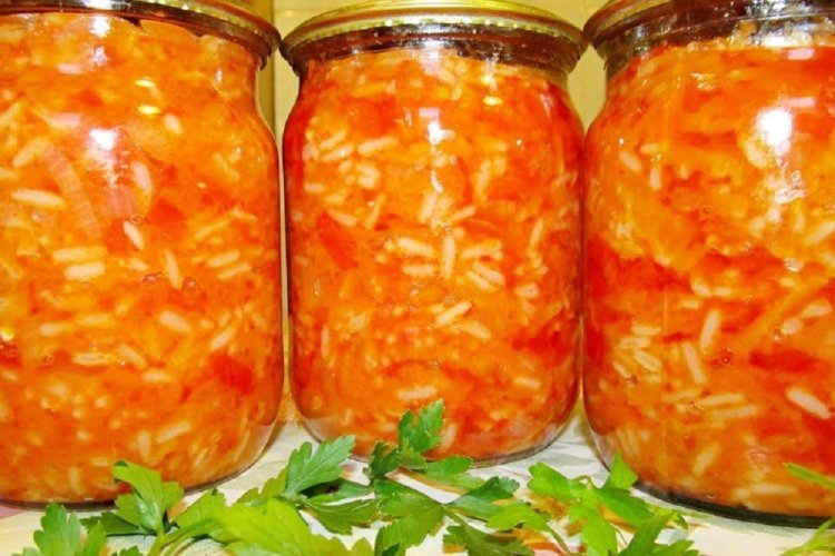 Завтрак туриста с рисом и томатной пастой на зиму