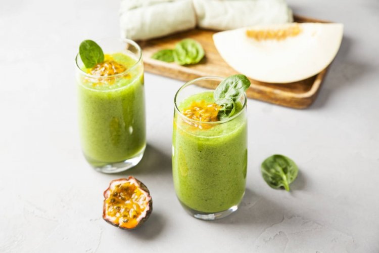 Зеленый смузи с дыней