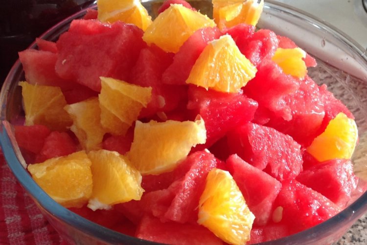 Салат из арбуза с апельсинами