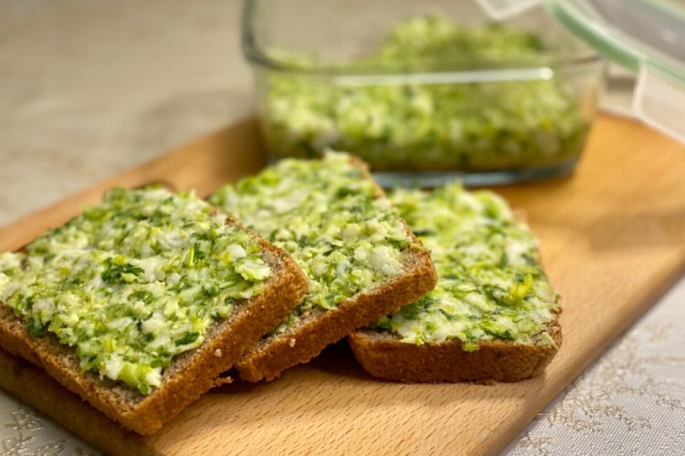 Намазка из творога и черемши