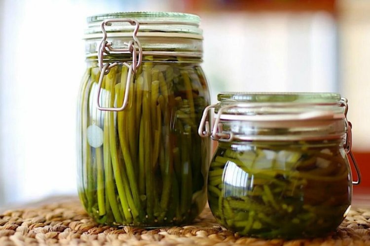 Маринованные стебли черемши на зиму