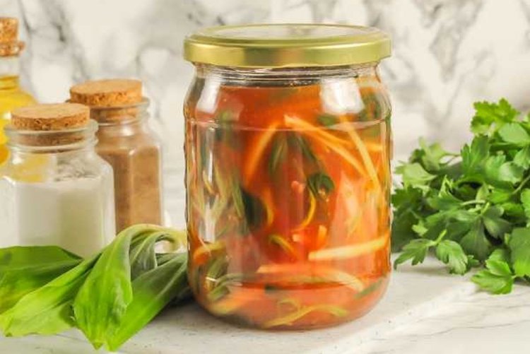 Черемша в томате на зиму