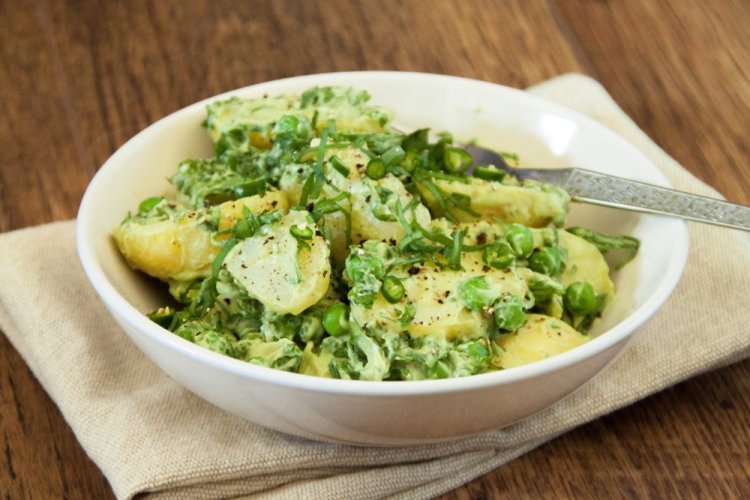 Салат из черемши с картошкой