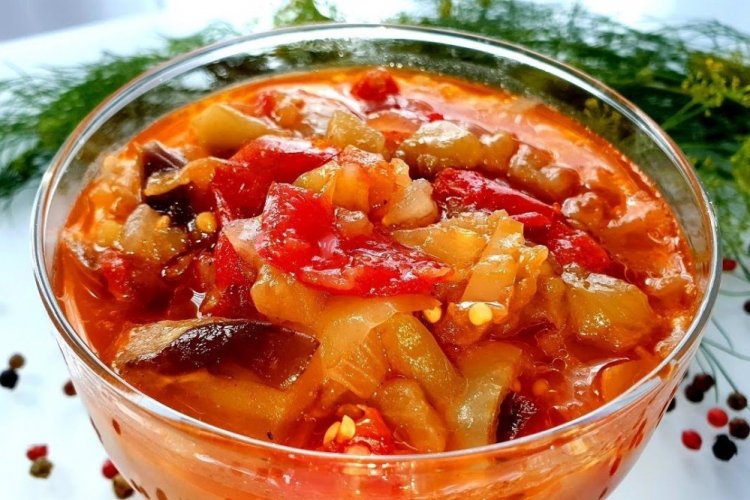 Салат «Десятка» с томатным соком на зиму