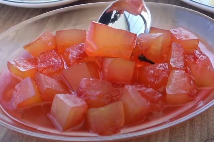 Маринованные арбузные корки с каркаде на зиму