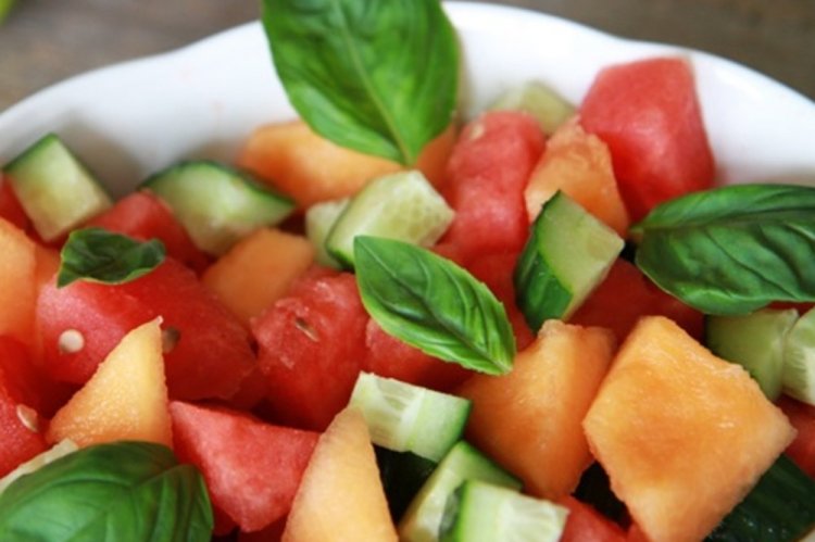 Салат с арбузом и дыней