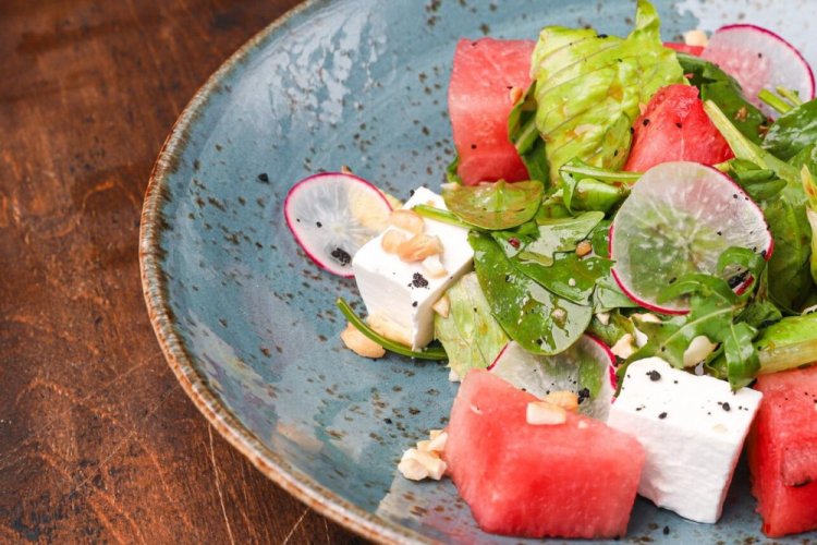 Салат с арбузом и редиской