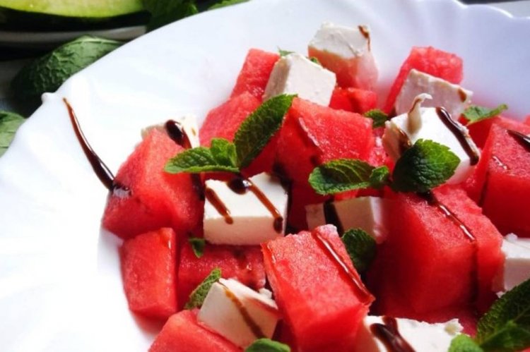 Салат с арбузом и фетой