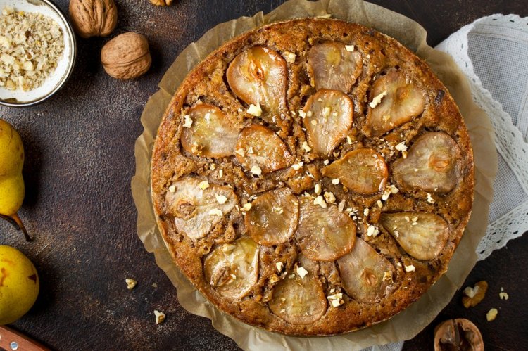 Грушевый пирог с орехами