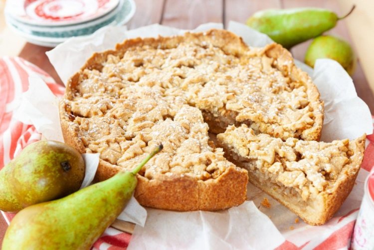 Пирог с грушей и сгущенкой