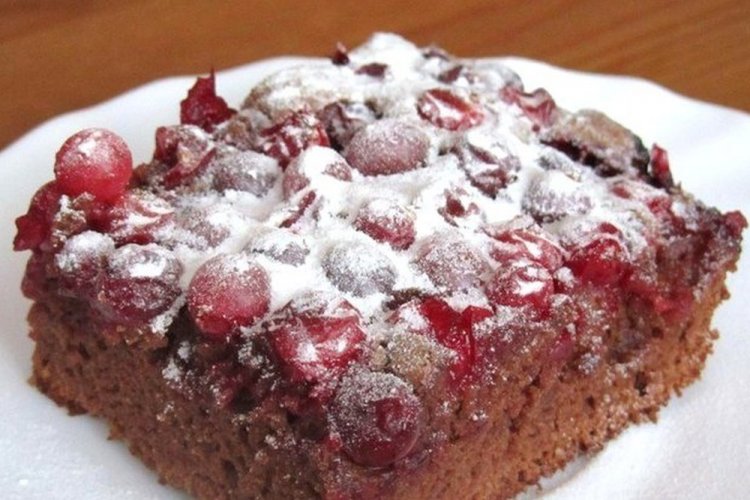 Пирог с клюквой и шоколадом