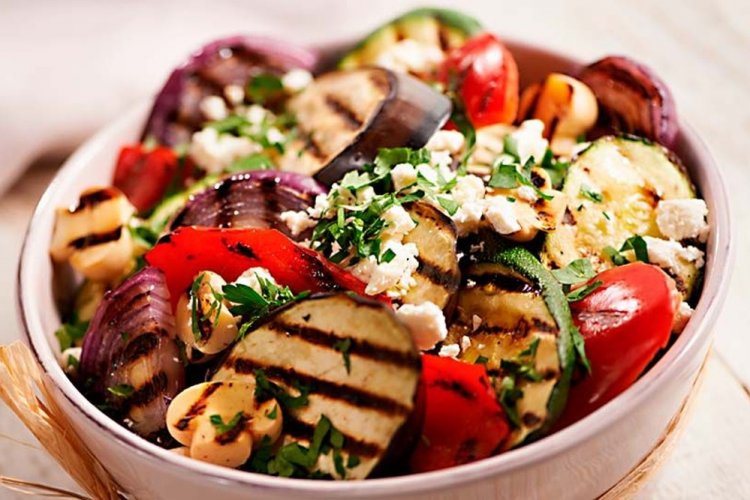 Салат из запеченных овощей с фетой