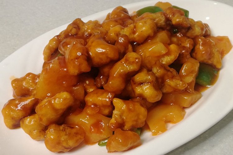 Свинина с ананасами в кисло-сладком соусе