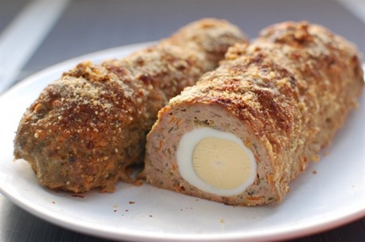 Рулет из фарша с яйцом