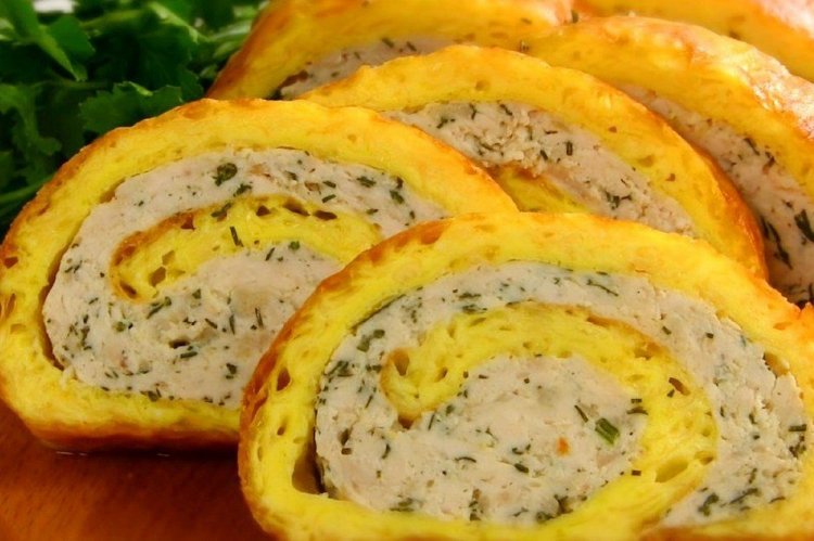 Рулет из фарша с омлетом