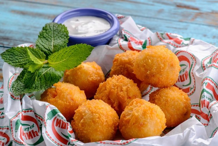 Сырные шарики во фритюре