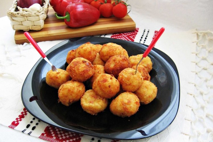 Картофельные шарики во фритюре