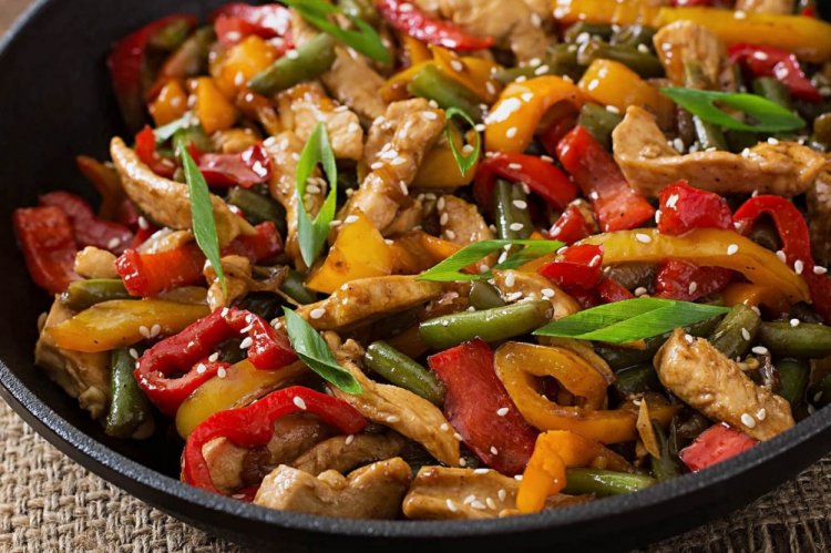 Курица с овощами в медово-соевом соусе