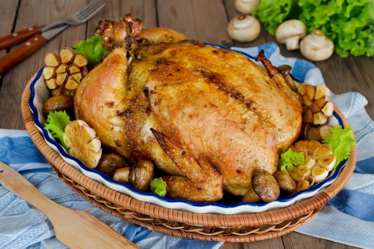 Курица с рисом и грибами в медово-соевом соусе