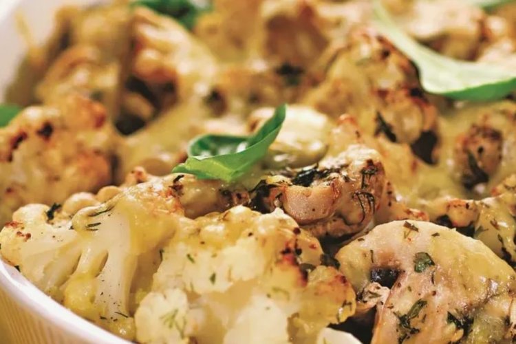 Цветная капуста с курицей и грибами в духовке