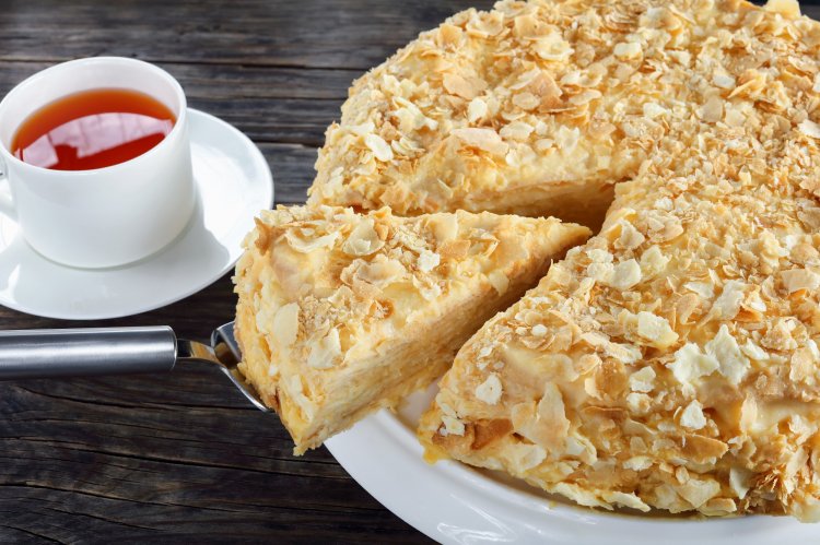 Торт Наполеон из слоеного теста: 12 невероятно простых рецептов